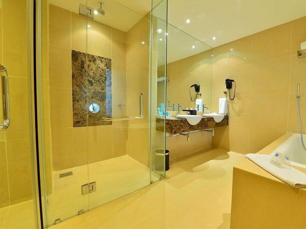 جناح بسرير كينج، The Klagan Regency 4/6