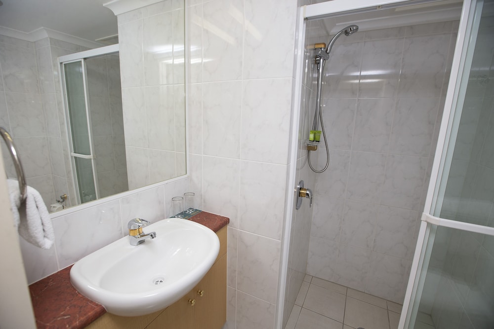 Springwood Tower Apartment Hotel 57/63
