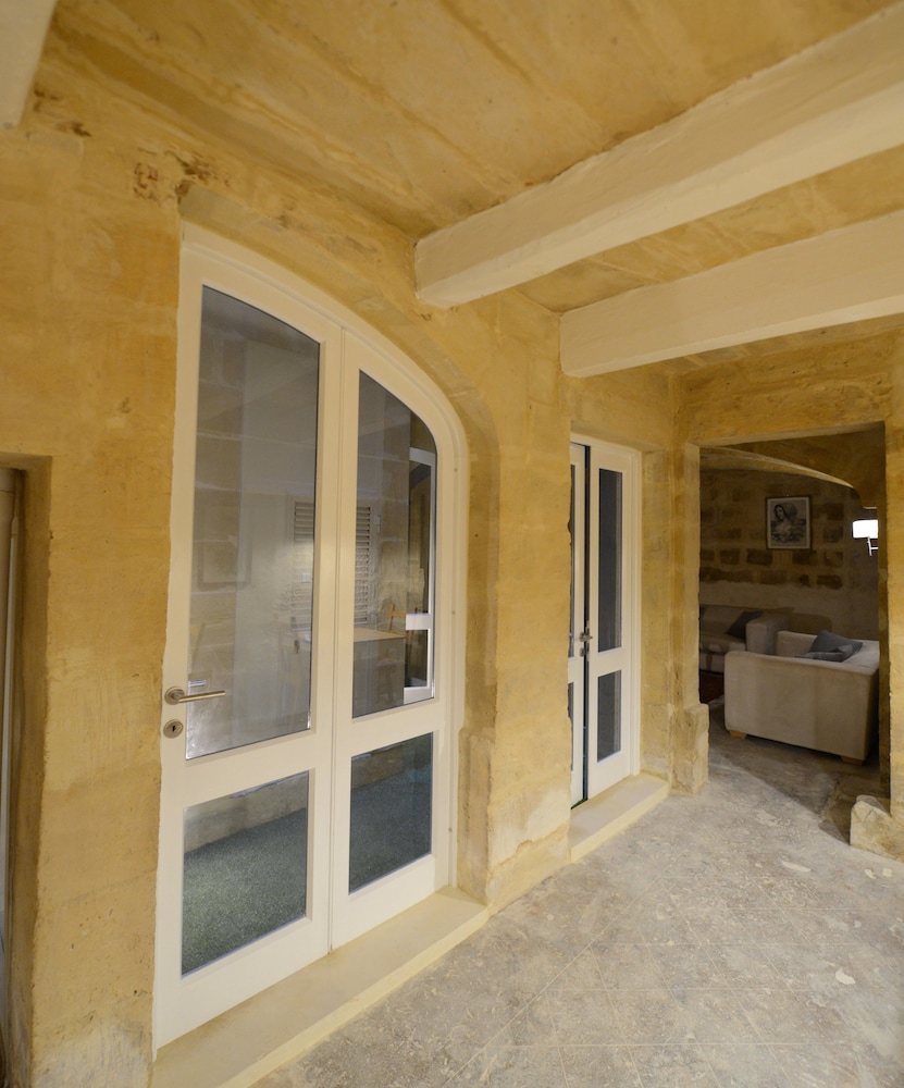 Paulos Valletta 21/50