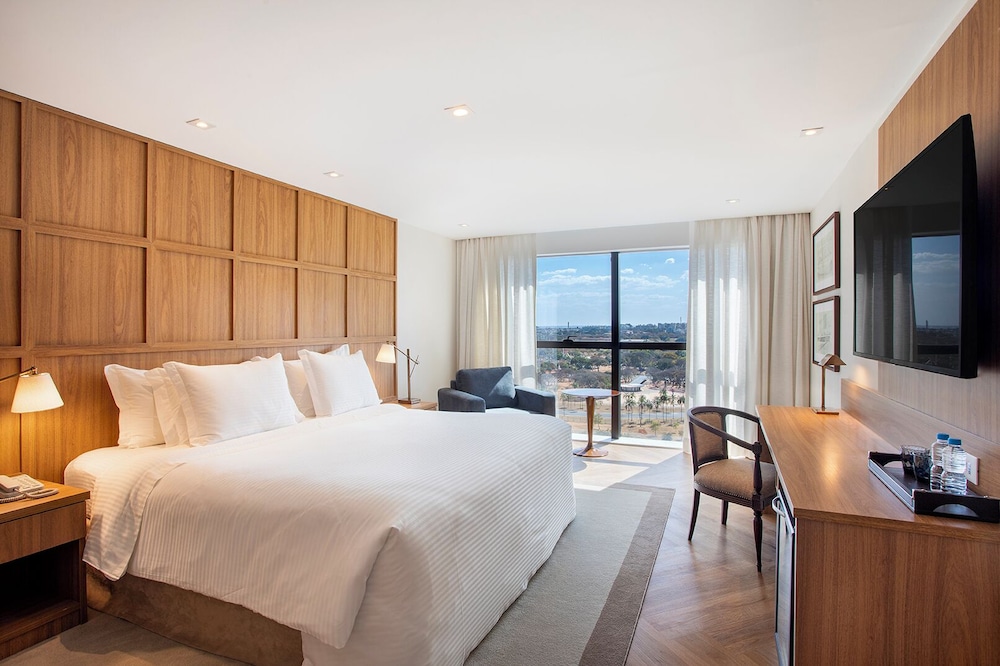 EXECUTIVE, SUITE