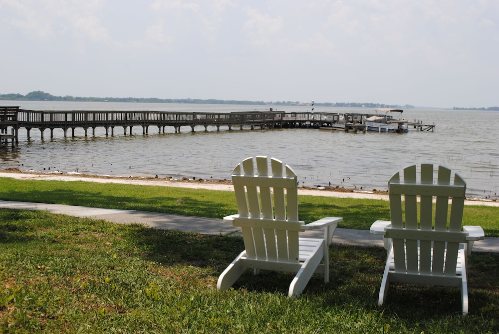 Lakeside Inn 59/67