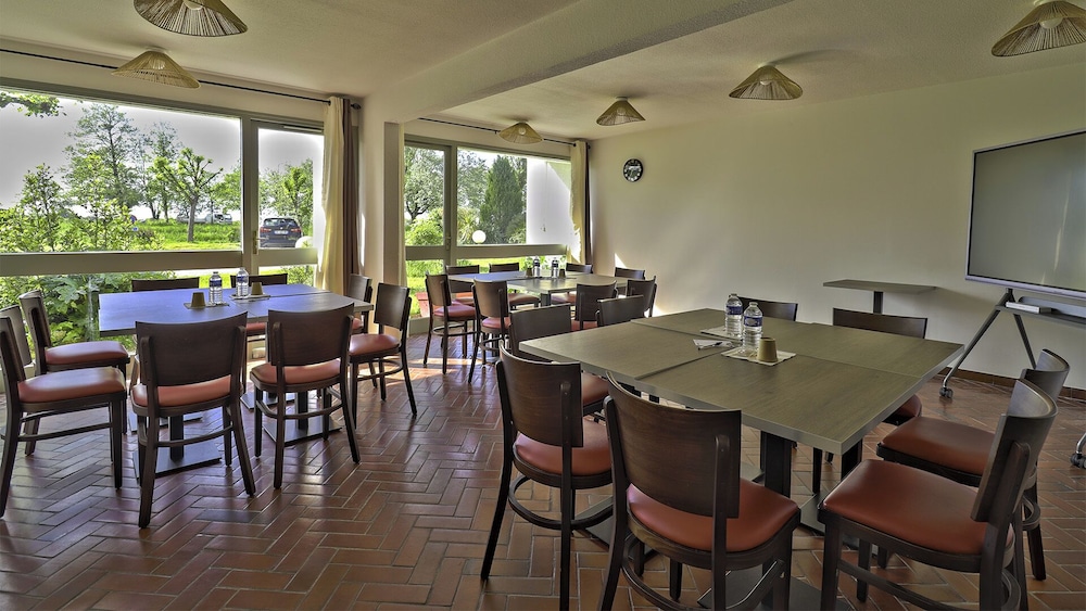 HOTEL LA BELLE POULE 28/44