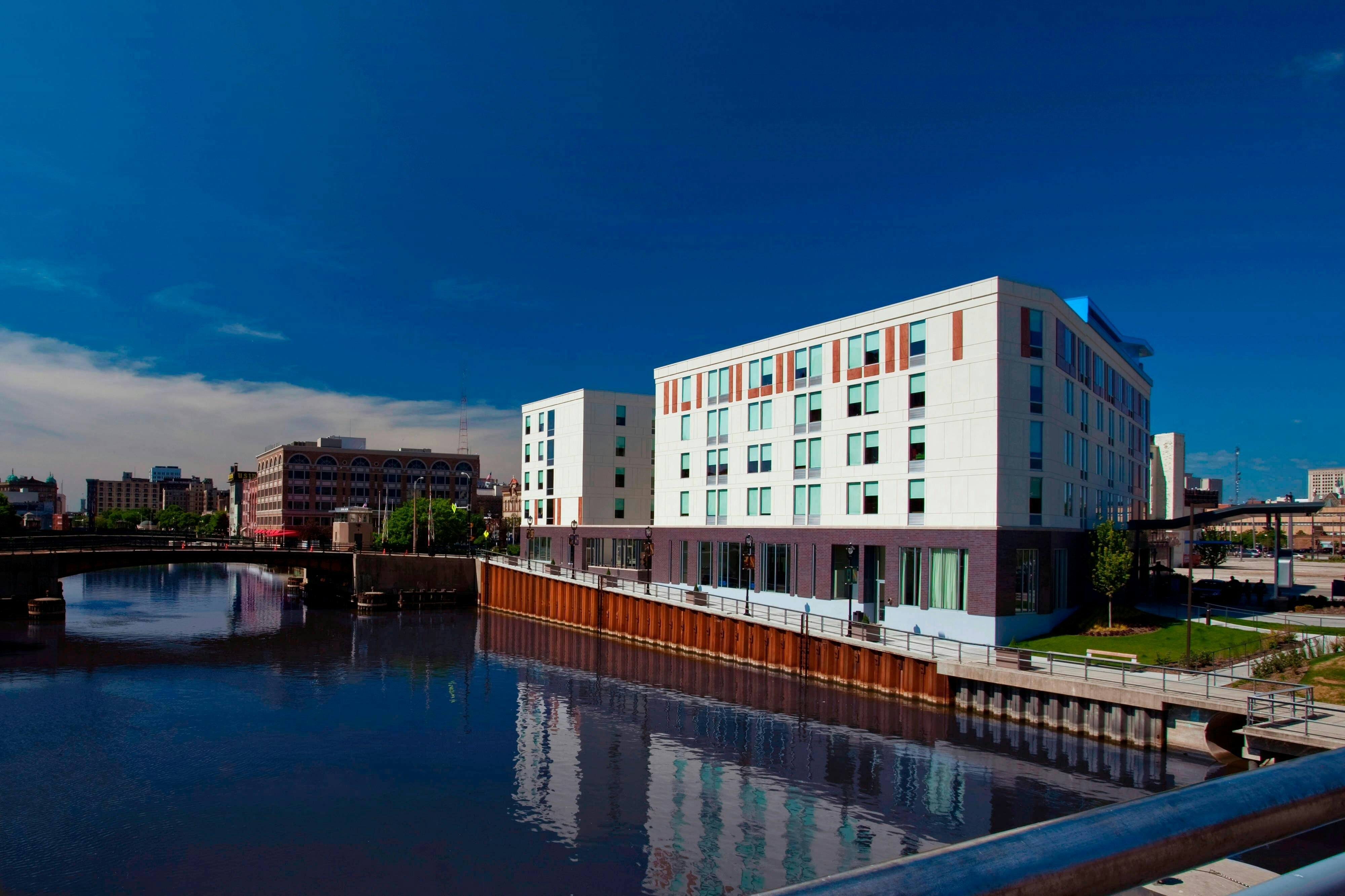 Aloft Milwaukee Downtown 2/43