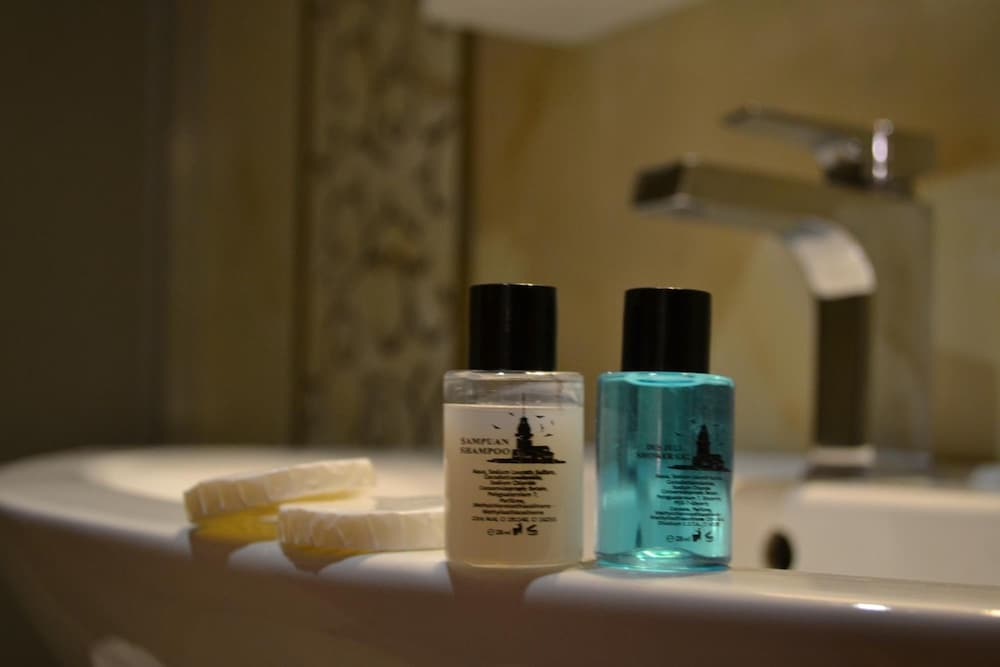 Peradise Hotel 24/50
