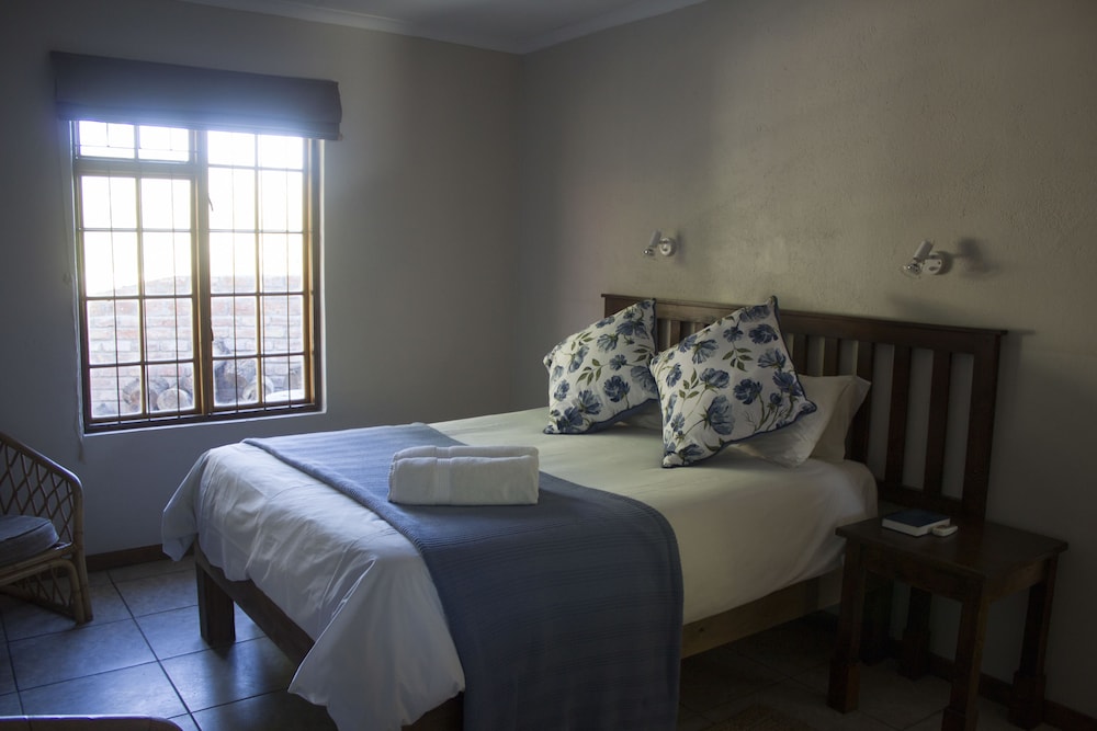 Aan Die Oewer Guest House 11/42