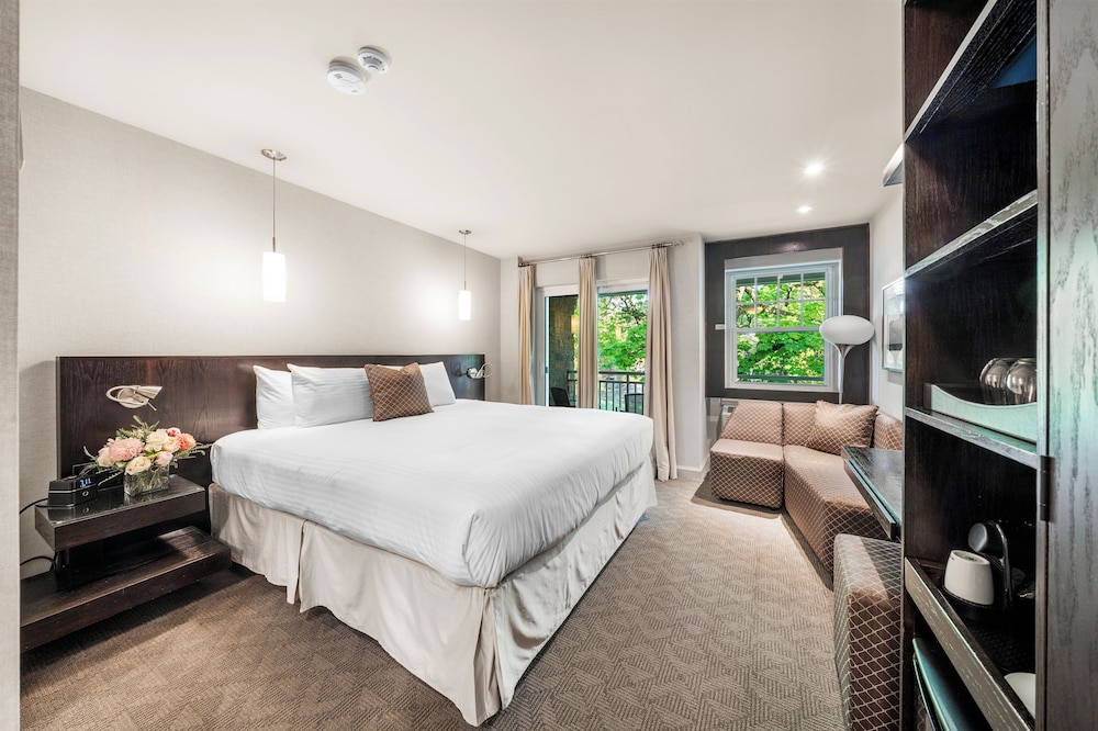 Deluxe, King Bed