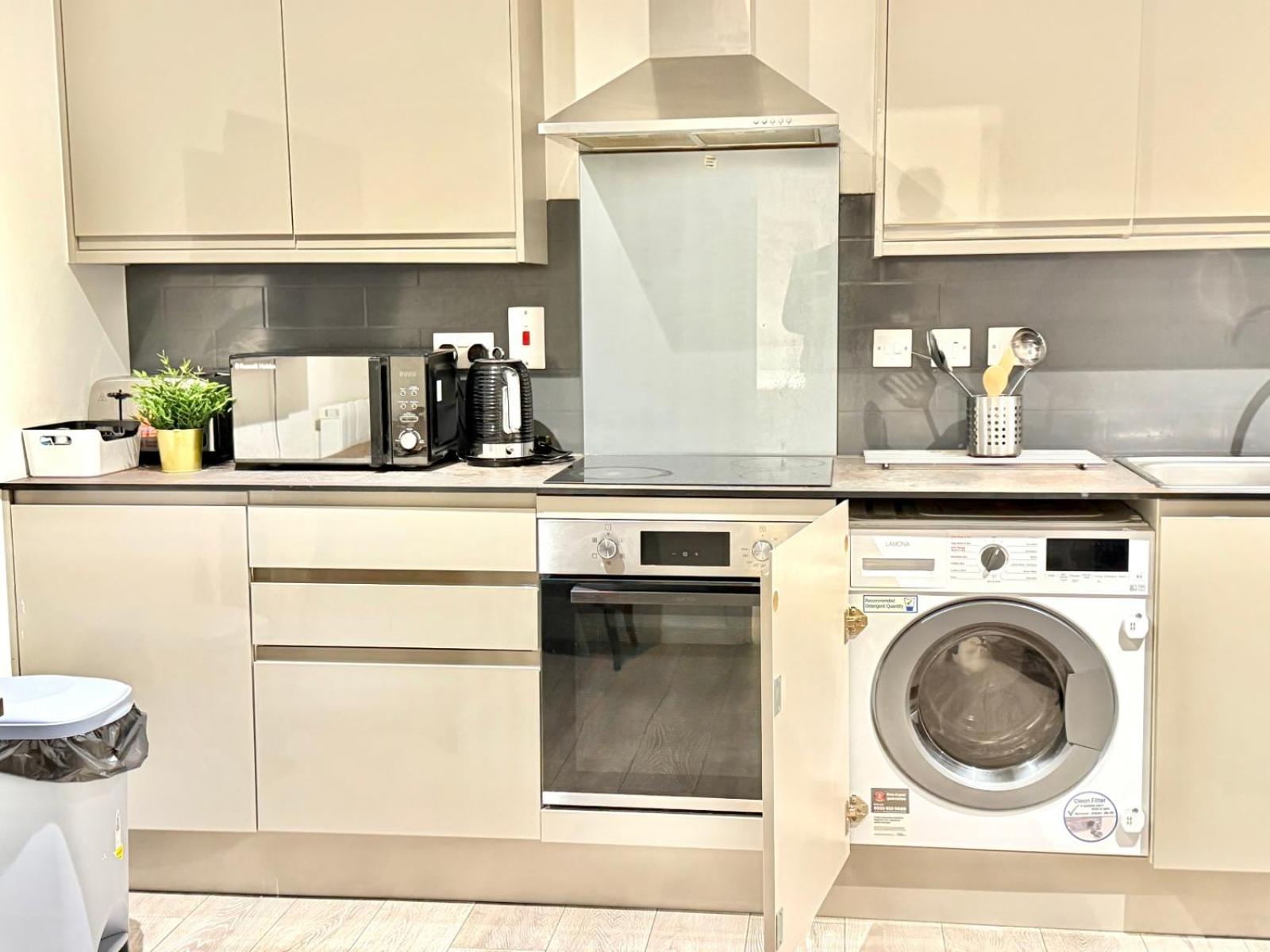 Hampton Suites Serviced Apartments 22/23