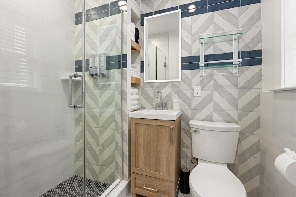 Surrey Beach House 46/50