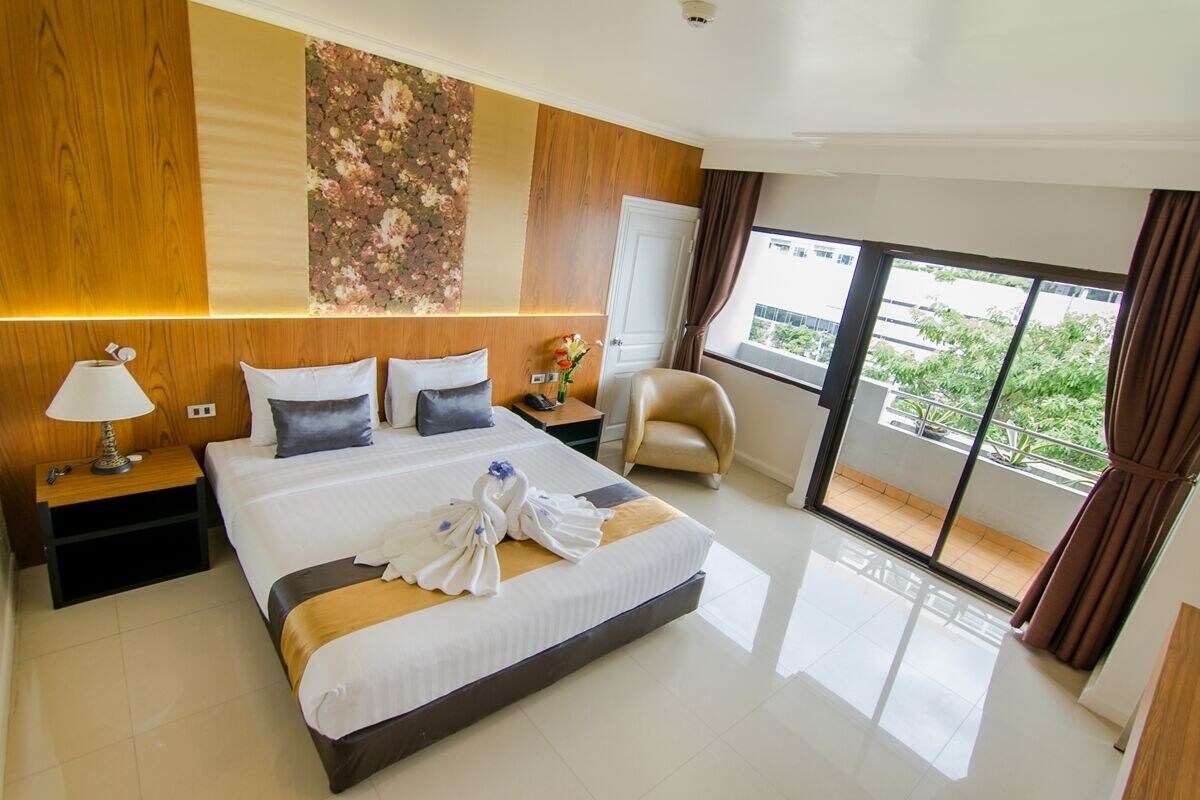 1 BEDROOM, DELUXE, DOUBLE OR TWIN BED, CITY VIEW, BALCONY