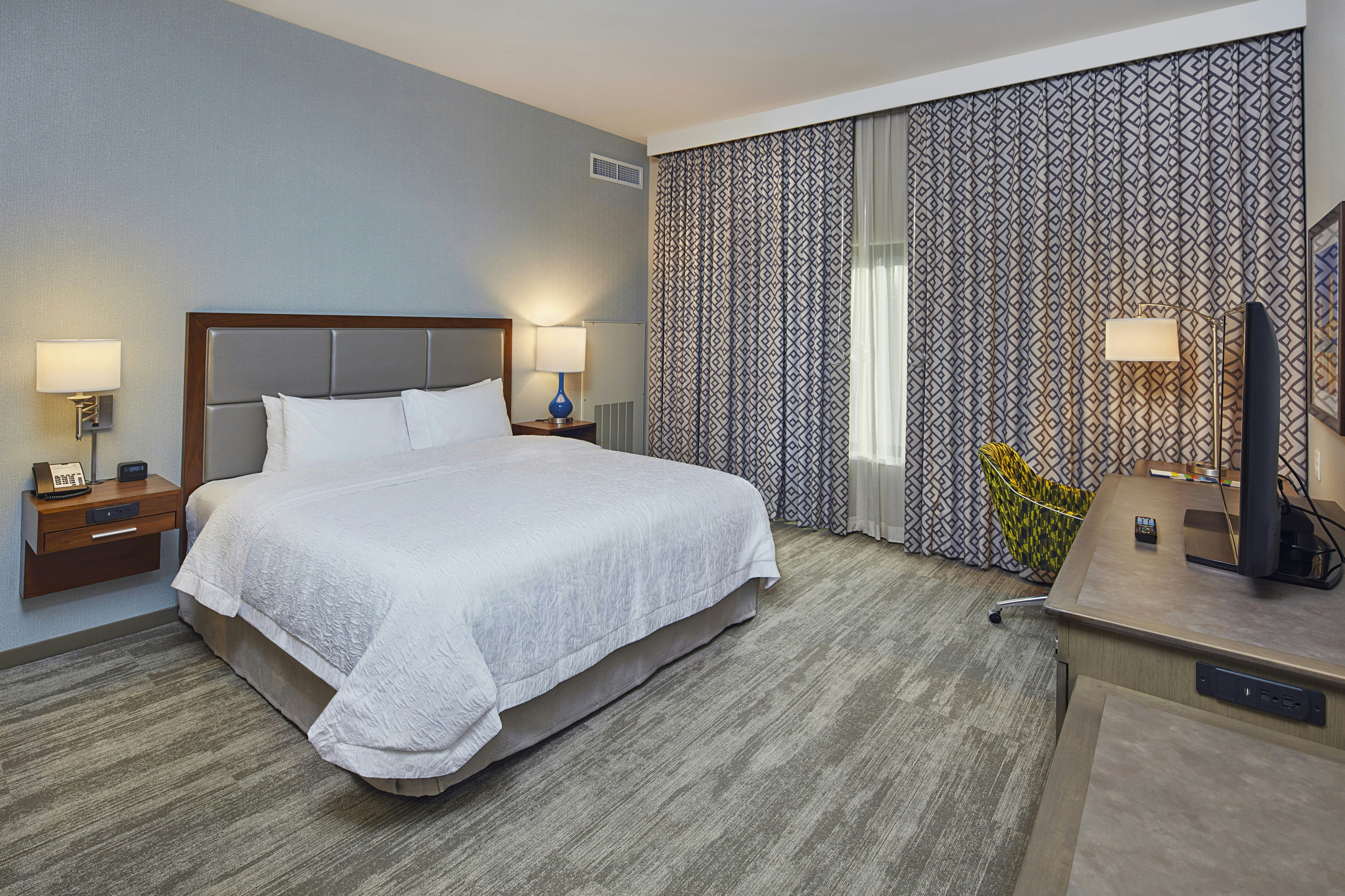 ROOM, KING BED, SOFA, ACCESSIBLE