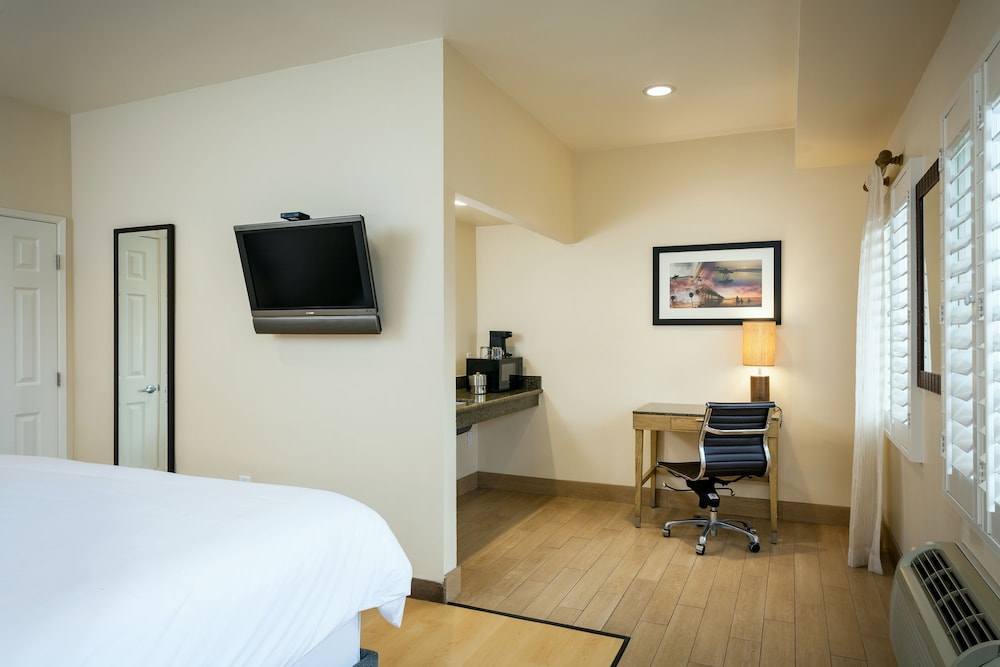 ROOM, KING BED