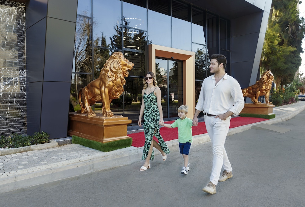 Optimum Luxury Hotel & Spa 46/54
