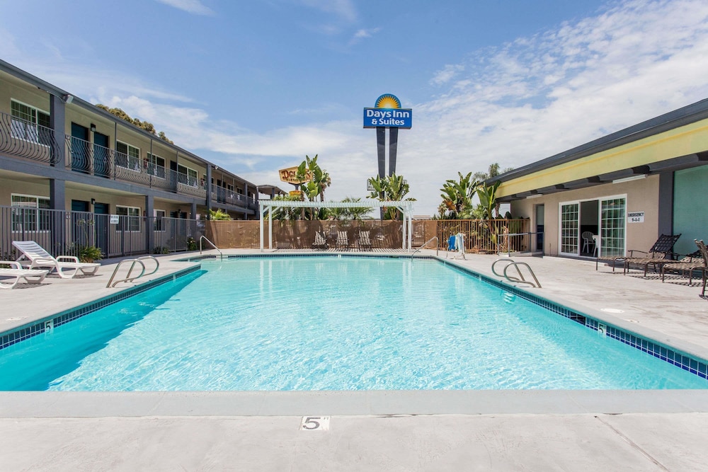 Days Inn by Wyndham San Diego-East/El Cajon 3/56