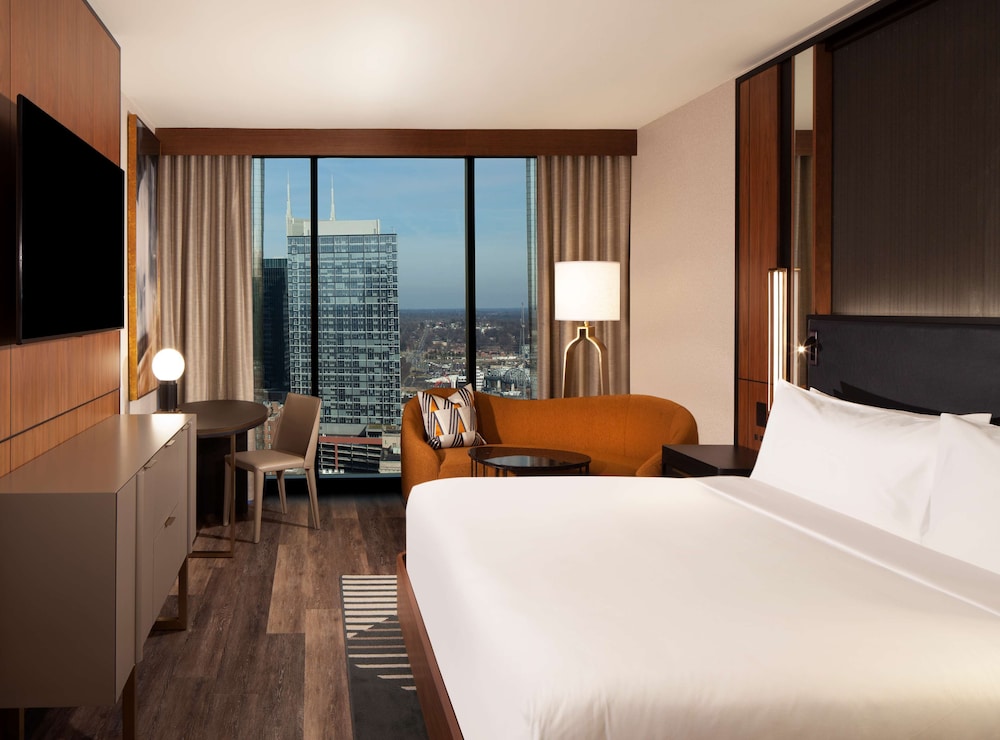 Room, King Bed, Downtown View