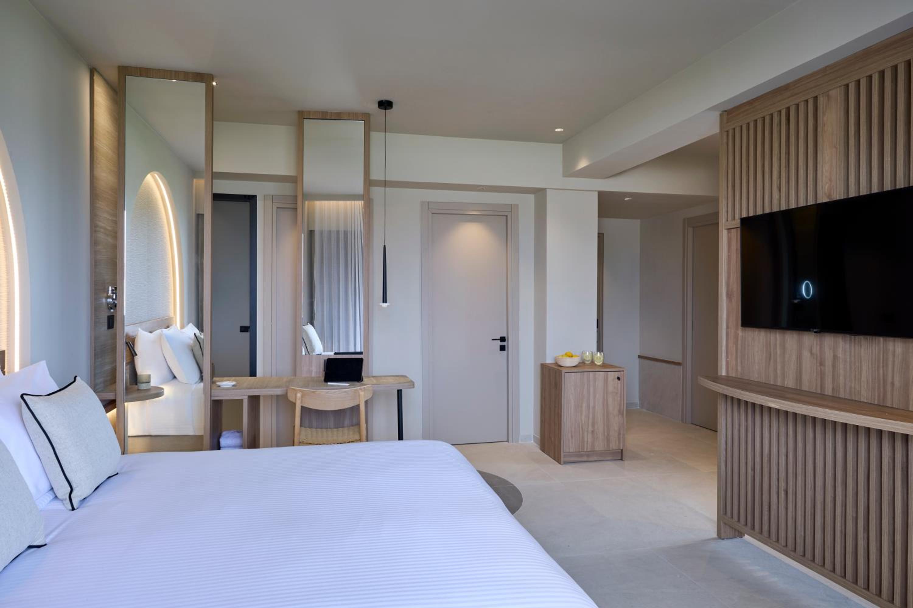 Family Suite, Deluxe, Lateral Side Sea View