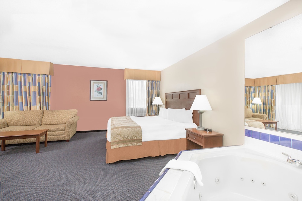 Baymont by Wyndham Boone 8/22
