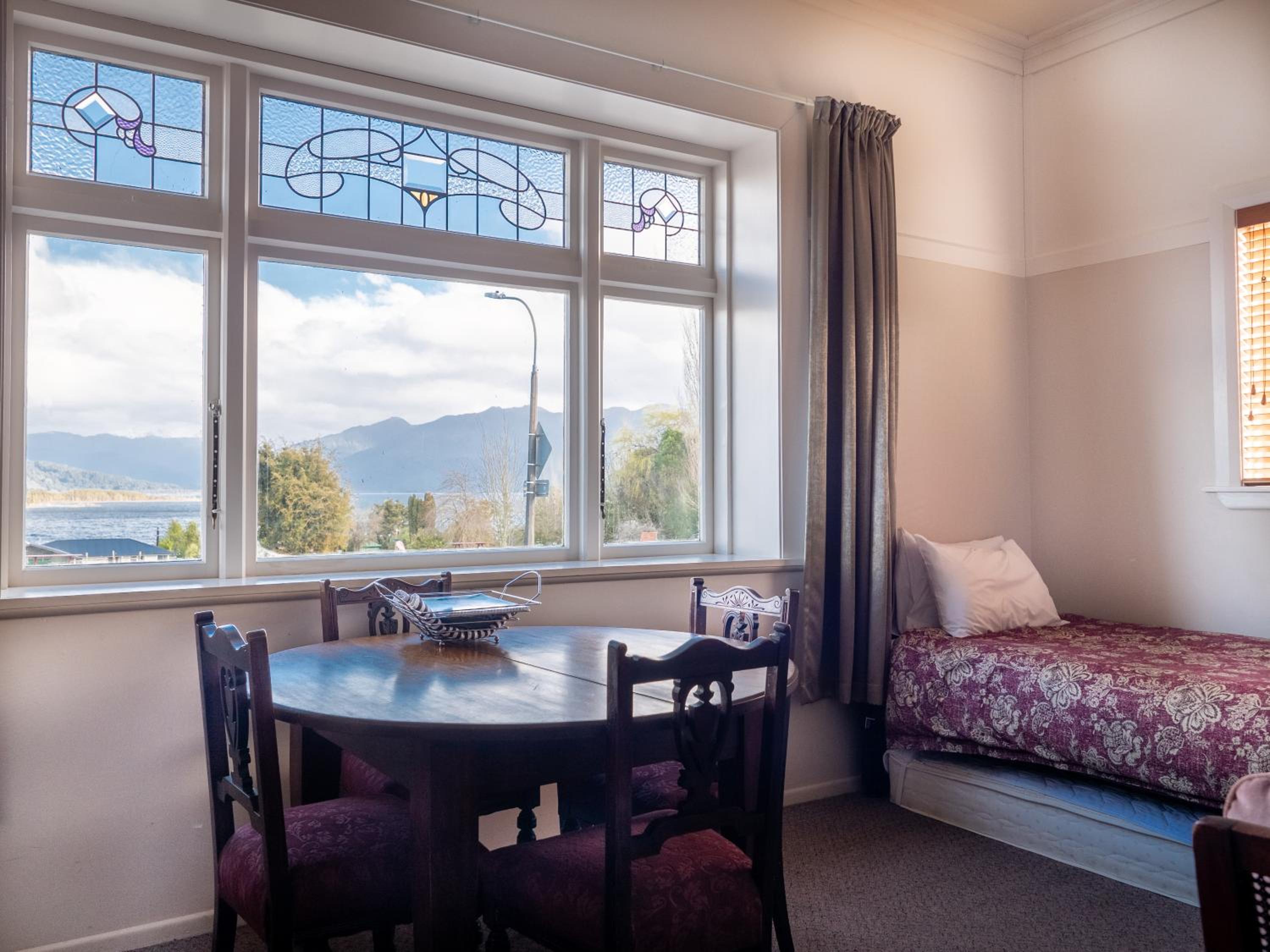 Hotel Lake Brunner 35/50