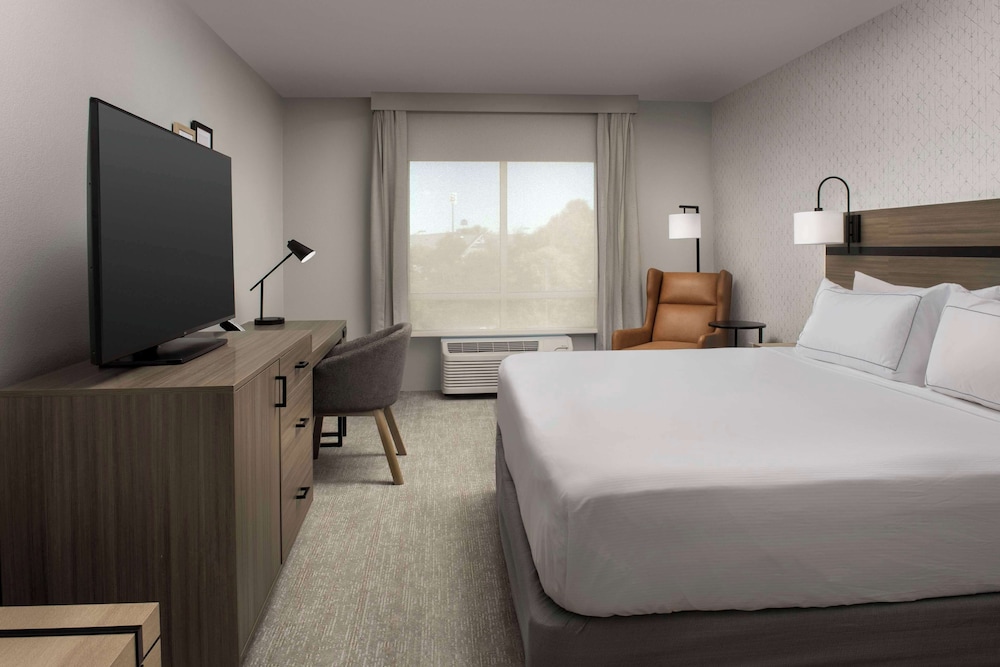 ROOM, KING BED