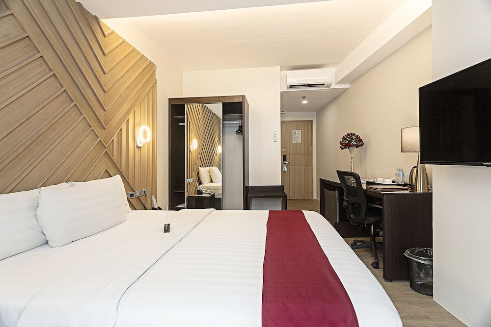 Sarrosa International Hotel And Residential Suites 7/50