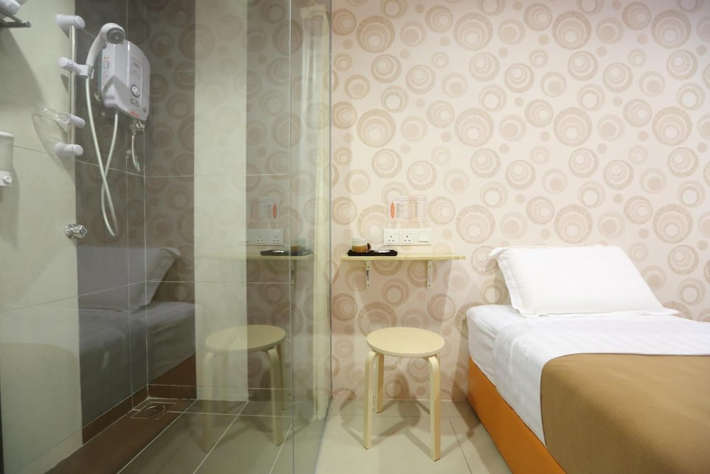 1 Hotel Taman Connaught 38/58