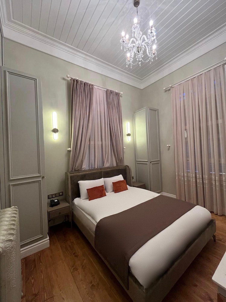 DELUXE, DOUBLE BED