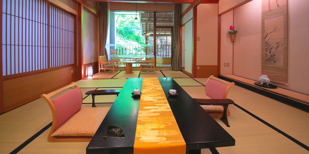 Iwakuni Kokusai Kanko Hotel 61/73