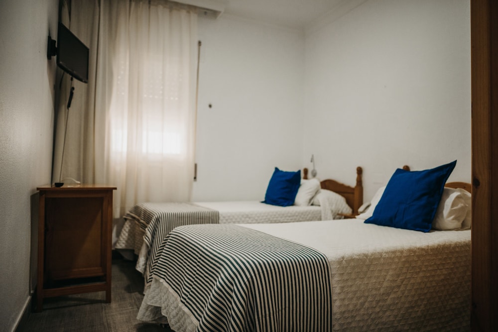 SUPERIOR, TRIPLE, 3 BEDS