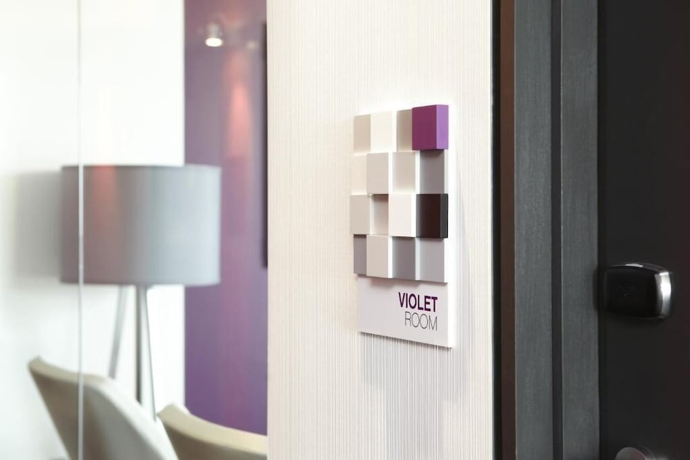 Alt Hotel Toronto Airport 10/40