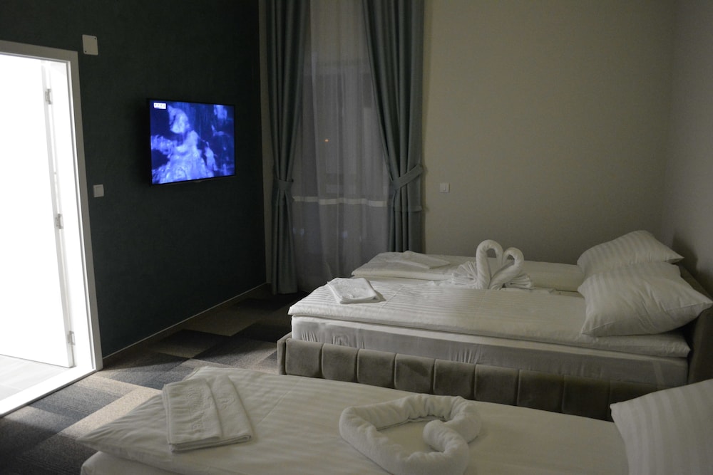 Hotel River 30/53