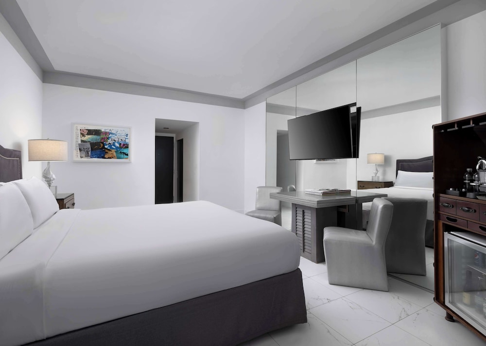 ROOM, KING BED, ACCESSIBLE