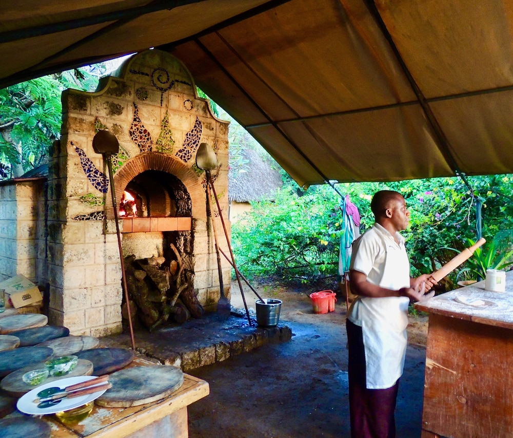 DISTANT RELATIVES ECOLODGE & BACKPACKERS 13/50