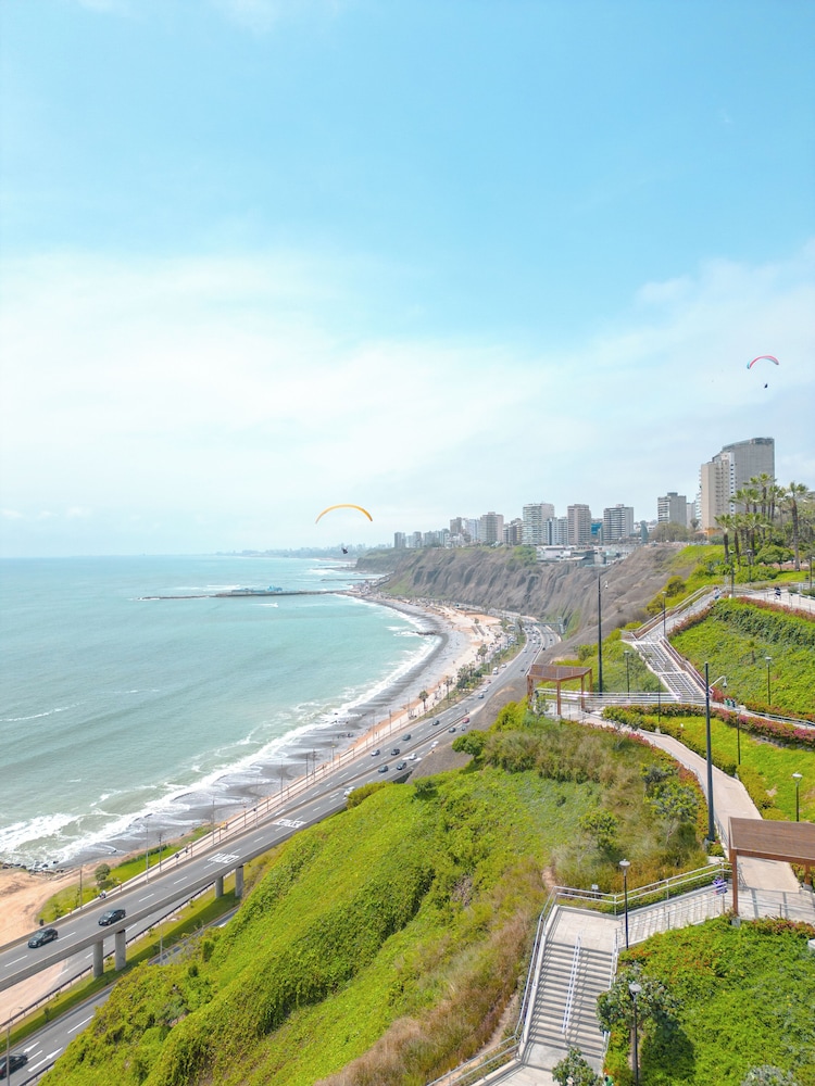 Pullman Lima Miraflores 66/69