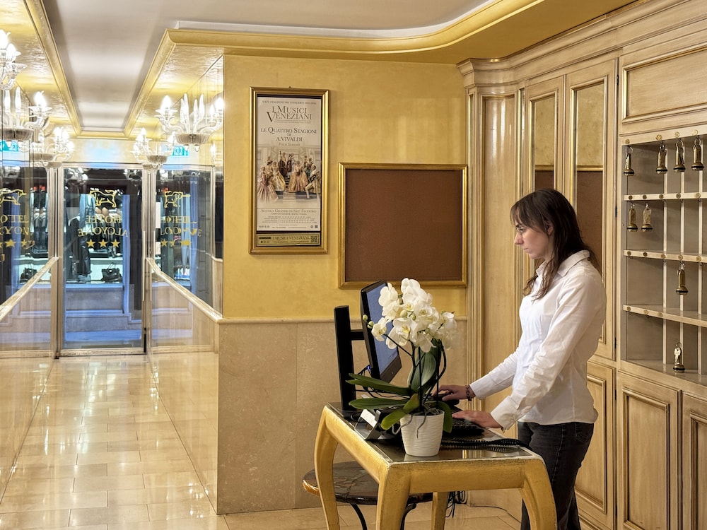 Lobby at Hotel Alcyone, VENICE
