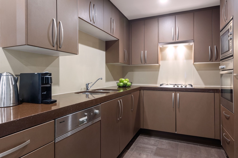 Meriton Suites World Tower 4/50