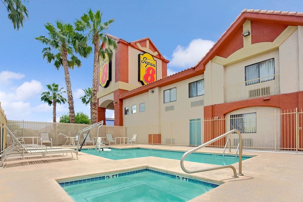 Super 8 by Wyndham Tucson/Grant Road Area AZ 36/50
