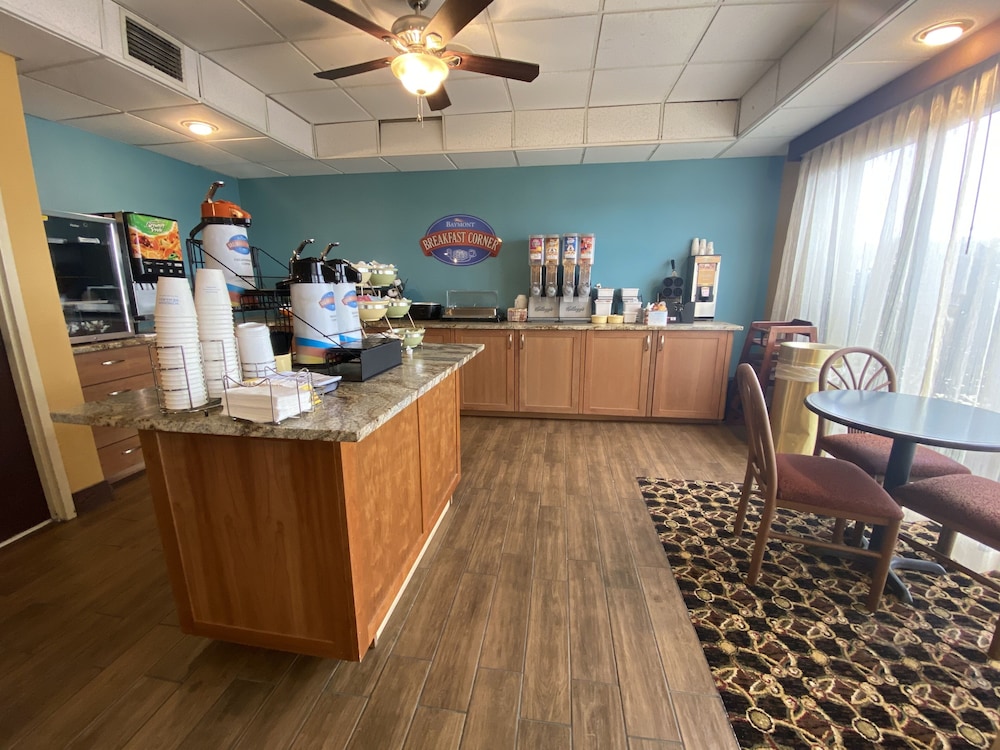 Baymont By Wyndham Fayetteville 4/29