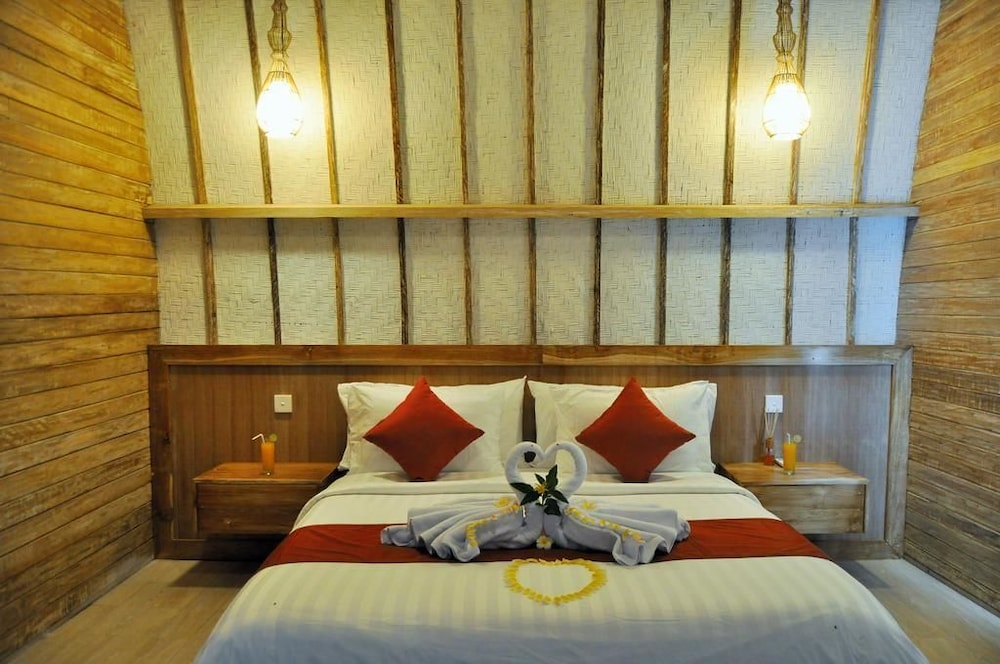 La Roja Bungalows 6/15
