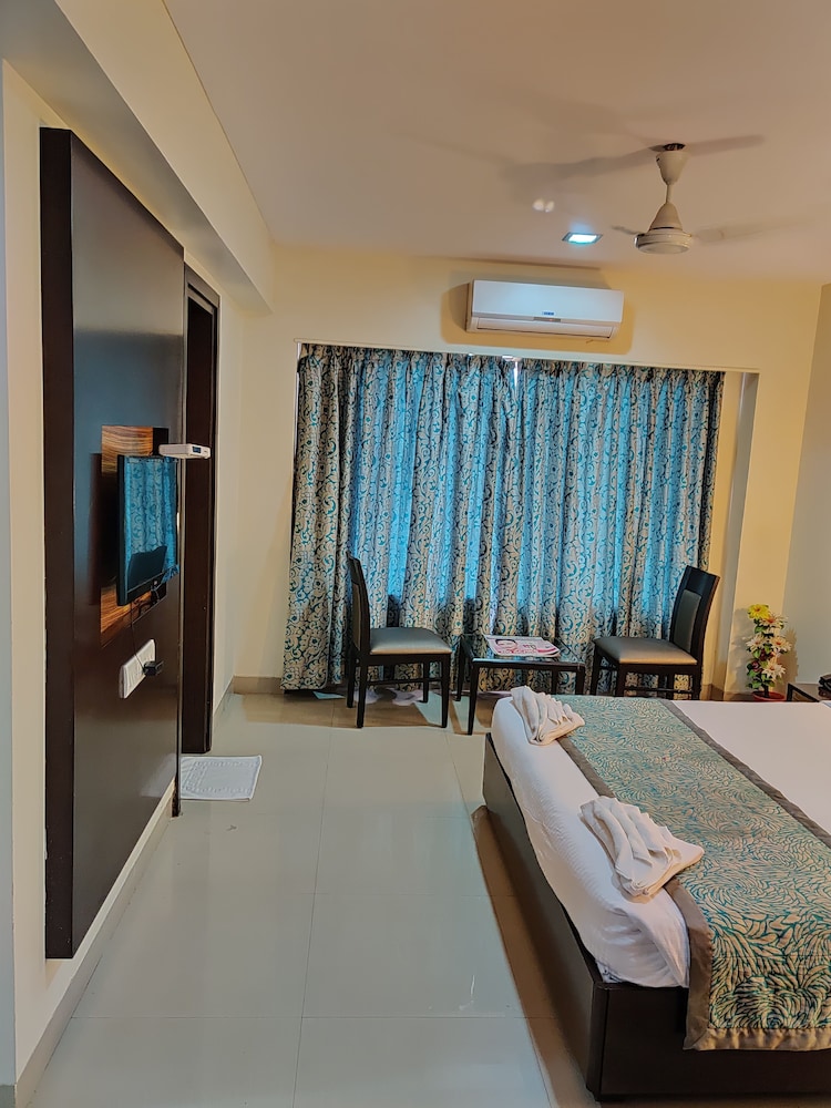 Hotel Reeva Regency 8/29