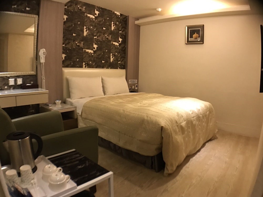 Ai-Lai Fashion Hotel 24/72