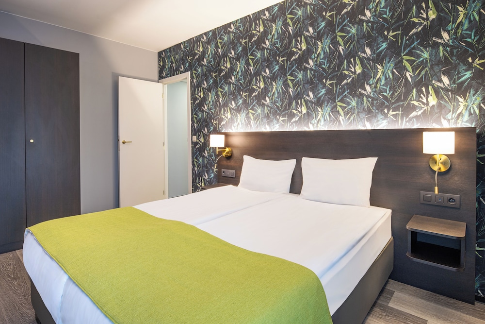 2 Bedrooms, Apartment, 2 Double Beds, Street View