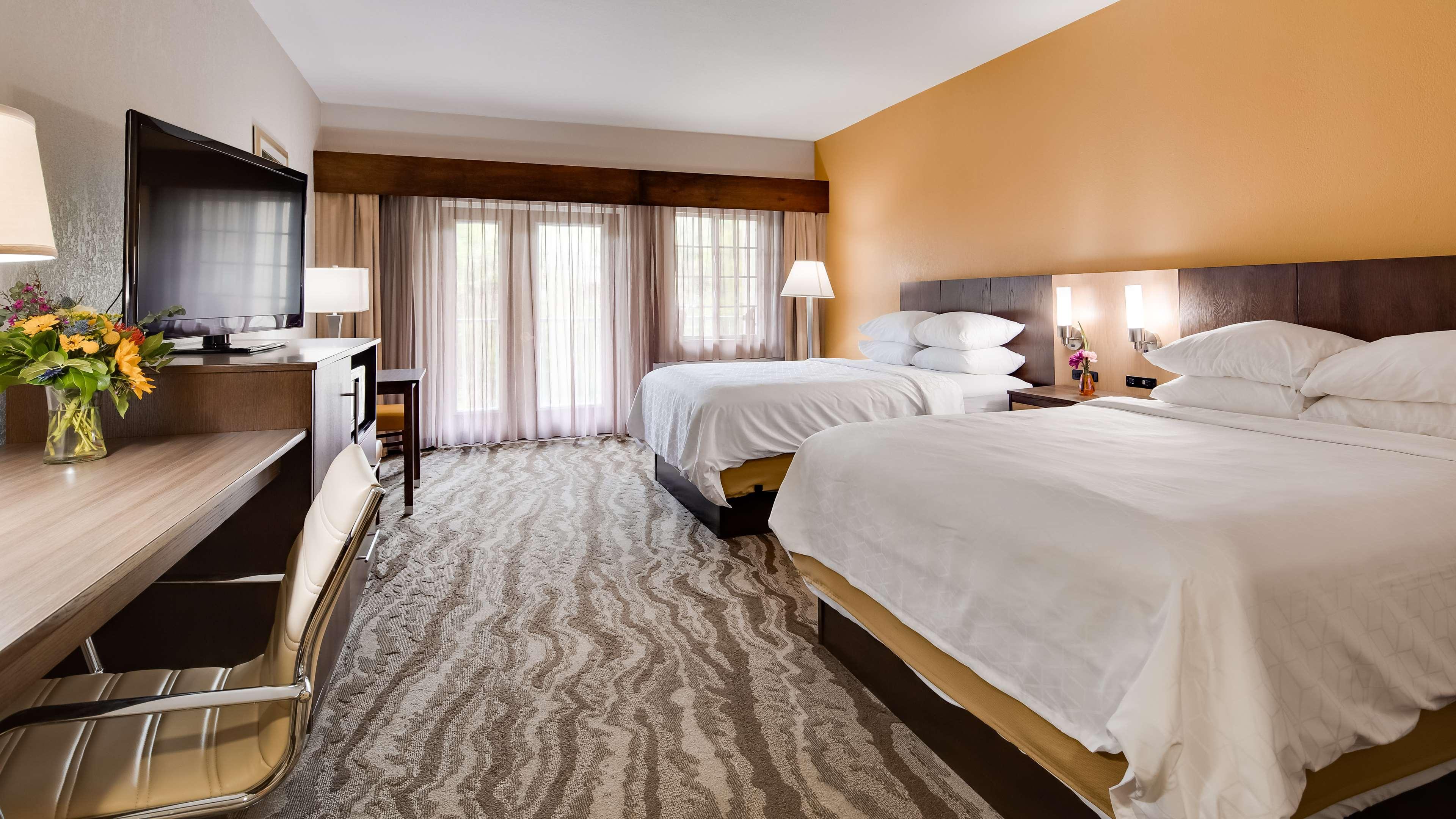 جناح بسريرين كوين، Best Western Plus River Escape Inn & Suites 4/10