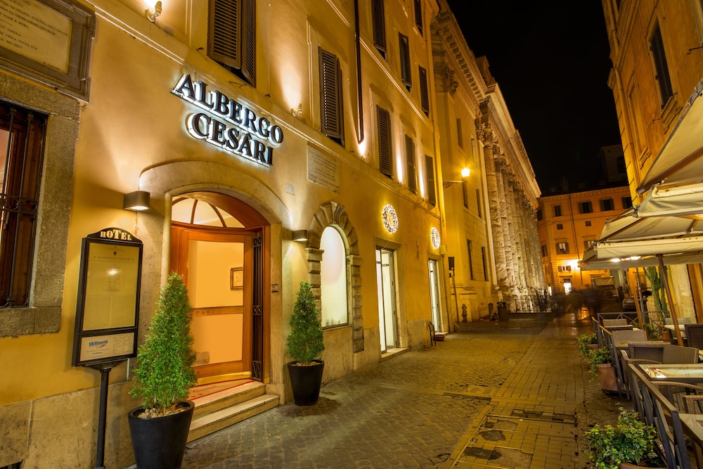 9 Hotel Cesari 7/85