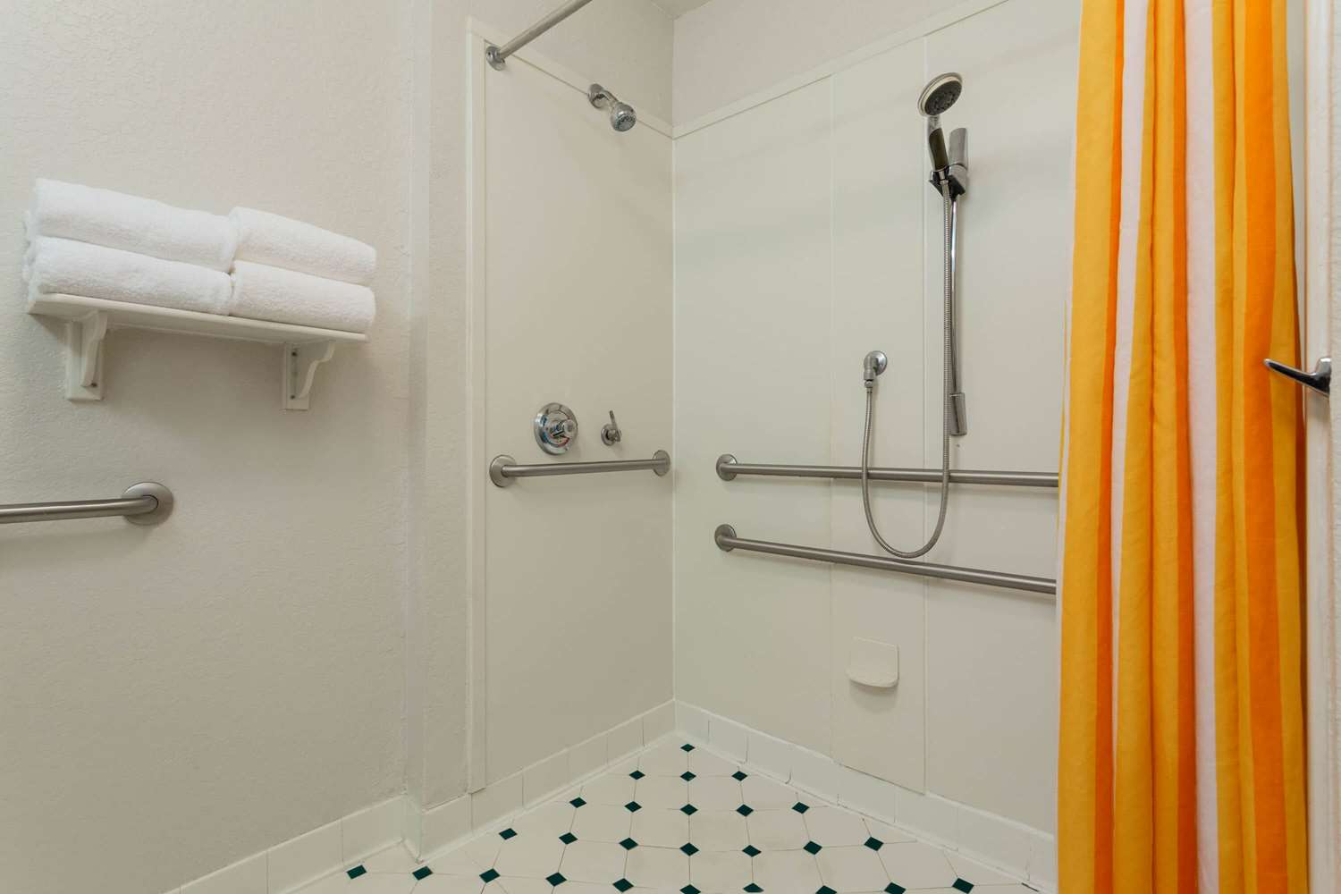 La Quinta Inn & Suites by Wyndham Lakeland West 22/23