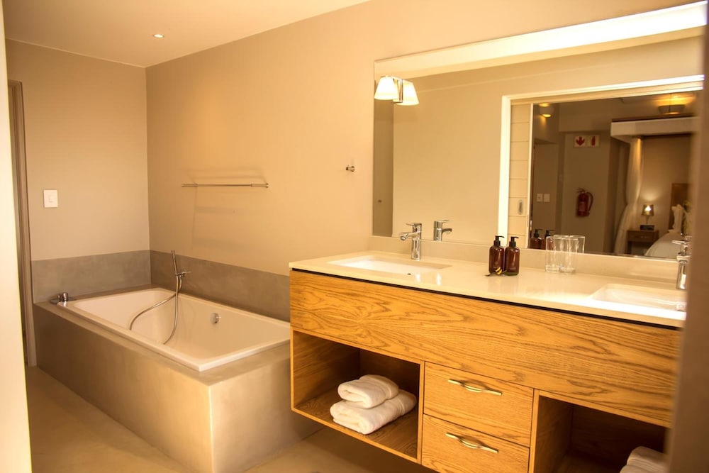 Jacana River Lodge 45/50