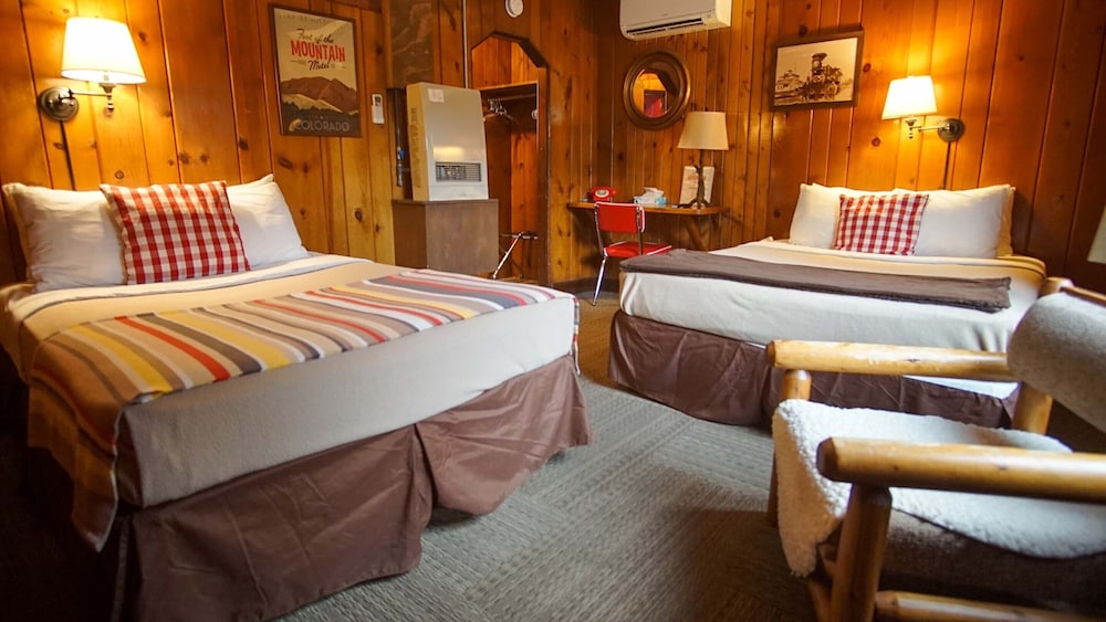 Foot of the Mountain Motel 27/71