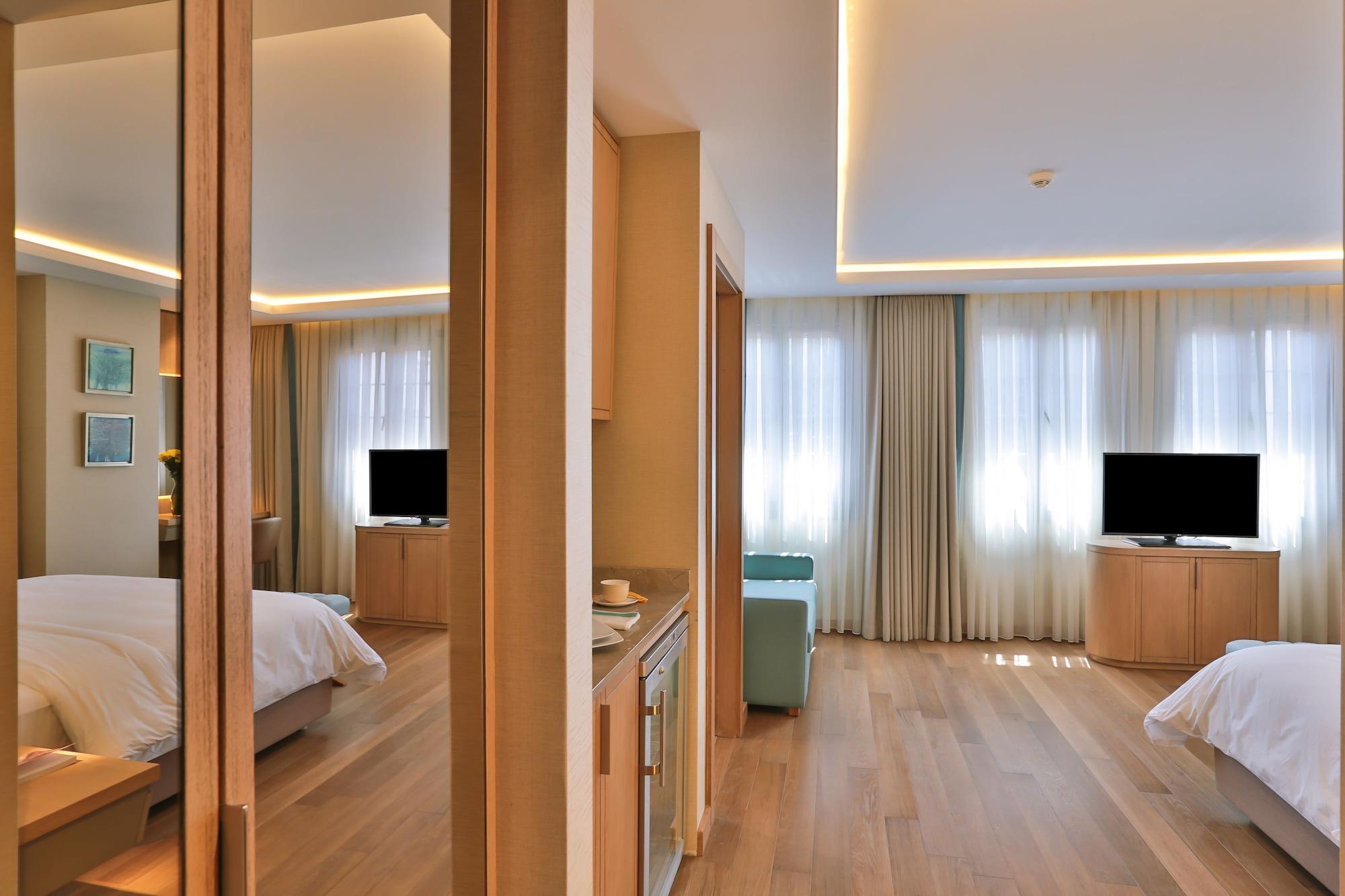 Deluxe, Suite