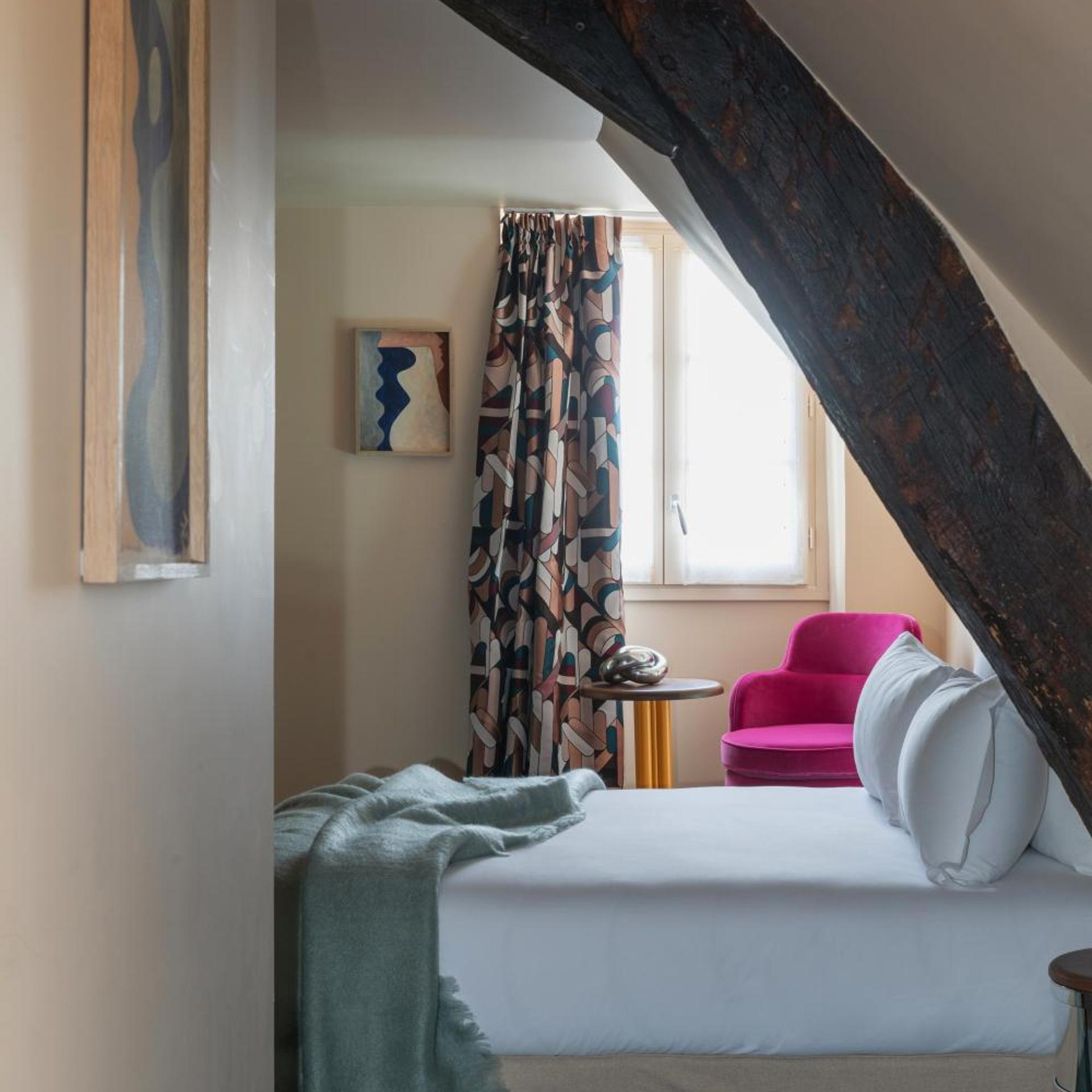 غرفة ديلوكس بسرير مزدوج أو سريرين منفصلين بحوض جاكوزي، Hotel Saint Andre Des Arts 5/10