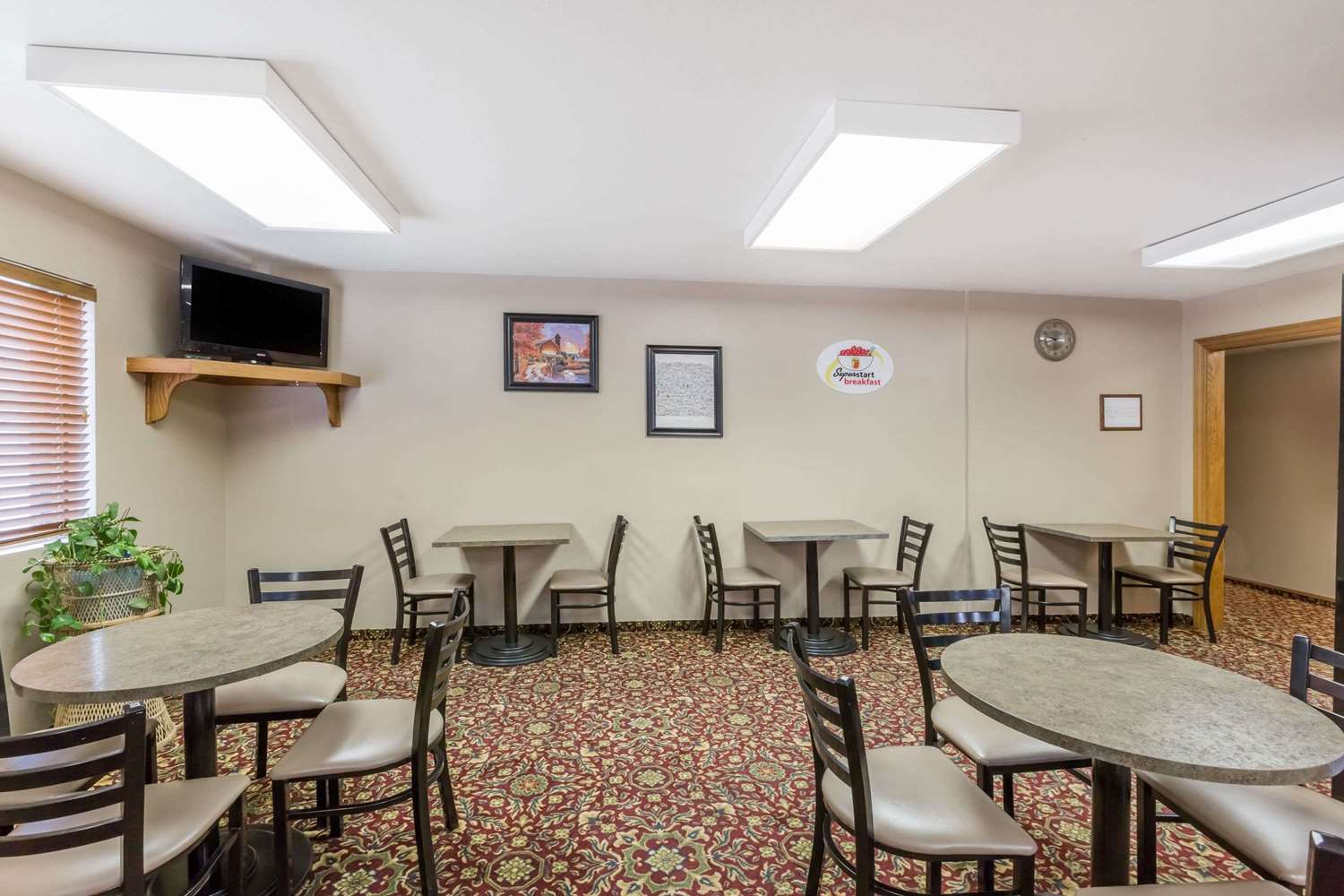 Super 8 By Wyndham Manhattan Ks 6/11