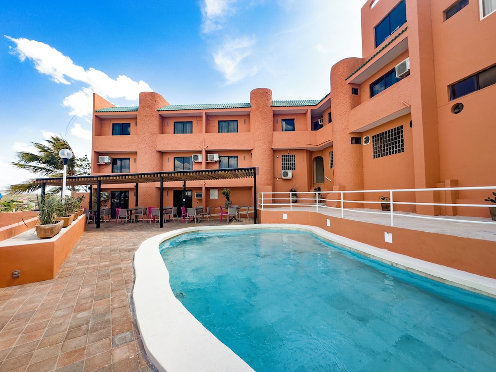 Uxulkah Hotel 60/60