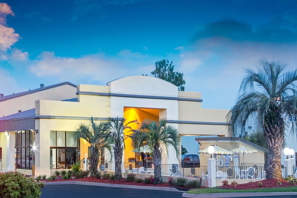 Days Inn By Wyndham Ladson Summerville Charleston 7/48